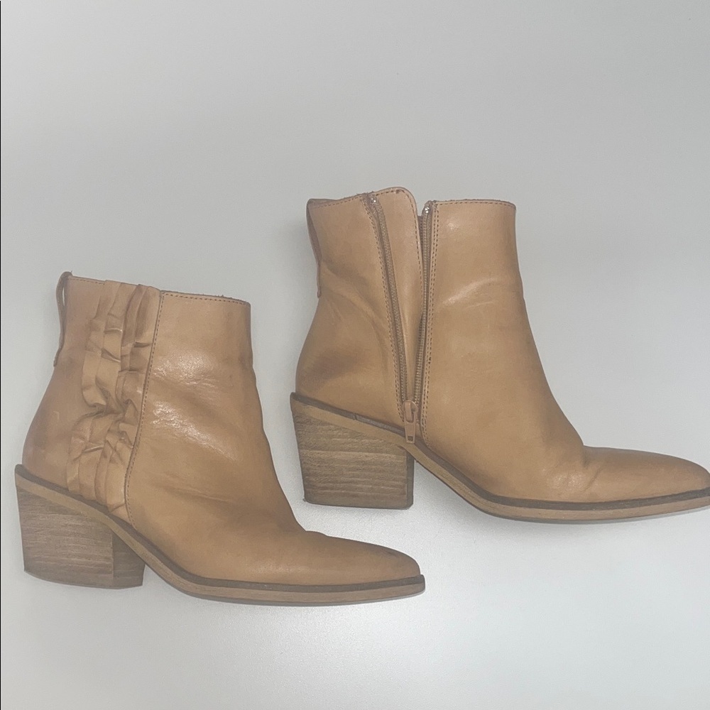 Mala Vita Stylish Tan Ankle Booties with ruffle detail size 7.5 US 38EU